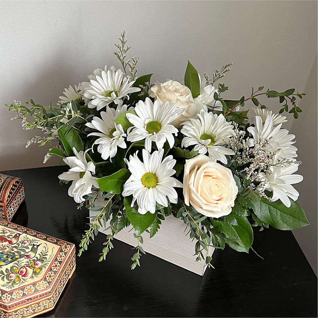 Fresh Linen Box Bouquet – FLOWERS BY BAUERS & GREENHOUSE, Jarrettsville MD