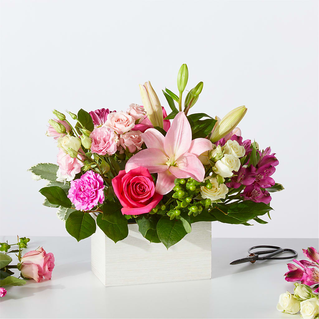 Sweetberry Box – A Florist Original – FLOWERS BY BAUERS & GREENHOUSE, Jarrettsville MD